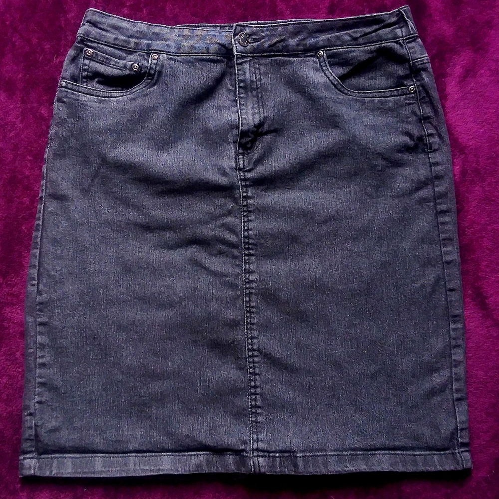Basic Editions M Black Denim Skirt